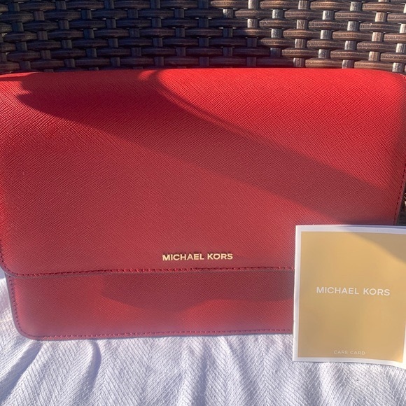 Michael Kors Daniela Large Saffiano Leather Crossbody Bag - Picture 2 of 14